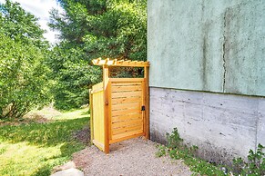 3 Mi to Downtown Portland: Lush Flat w/ Fire Pit