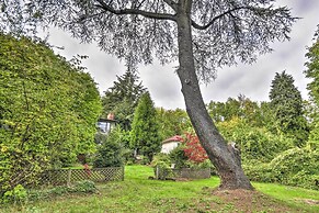 3 Mi to Downtown Portland: Lush Flat w/ Fire Pit