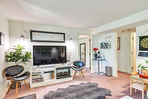 3 Mi to Downtown Portland: Lush Flat w/ Fire Pit