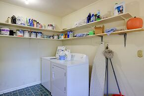 'the Ranger House' Columbus Home: Fenced Backyard