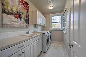 Sunny Seattle Home w/ Deck ~ 6 Mi to Downtown