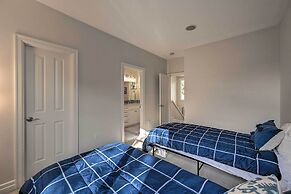 Sunny Seattle Home w/ Deck ~ 6 Mi to Downtown