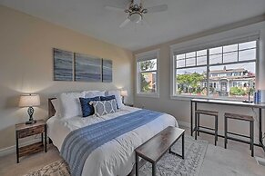 Sunny Seattle Home w/ Deck ~ 6 Mi to Downtown