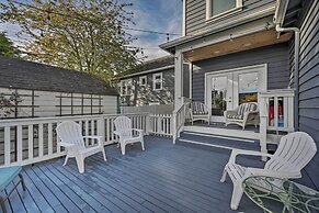 Sunny Seattle Home w/ Deck ~ 6 Mi to Downtown