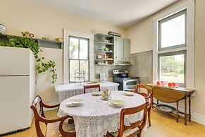 Central Albany Home With Covered Porch & Patio!