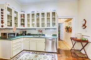 Central Albany Home With Covered Porch & Patio!