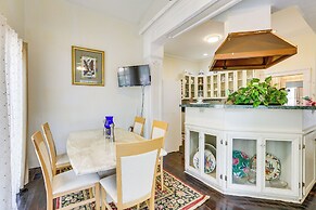 Central Albany Home With Covered Porch & Patio!