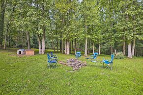 Quiet Home w/ Fire Pit - 1 Mi to Downtown Acworth!