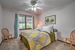 Quiet Home w/ Fire Pit - 1 Mi to Downtown Acworth!