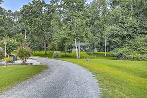 Quiet Home w/ Fire Pit - 1 Mi to Downtown Acworth!