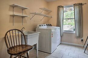 Hiawassee Cabin w/ Mtn Views < 1 Mi to Lake!