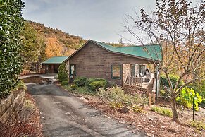 Hiawassee Cabin w/ Mtn Views < 1 Mi to Lake!