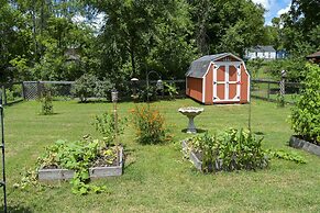 Lively East Nashville Pad: Walk to Bars & Eateries