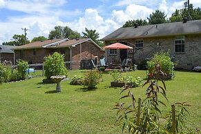 Lively East Nashville Pad: Walk to Bars & Eateries