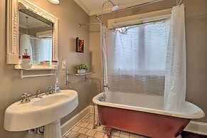 Cozy Conyers Cabin w/ Fireplace & Pool Table!