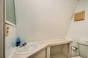 Quaint Tignall Cabin w/ Deck & Private Dock!