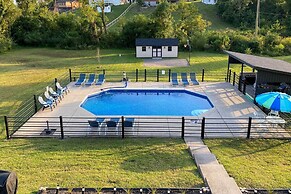 Nashville Home w/ Seasonal Pool < 5 Mi to Dtwn!