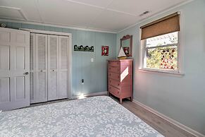 Classic Chesapeake Beachside Cottage w/ Porch!