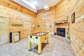 Expansive Sky Valley Lodge w/ Mountain Views!