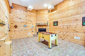 Expansive Sky Valley Lodge w/ Mountain Views!