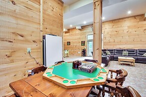 Expansive Sky Valley Lodge w/ Mountain Views!