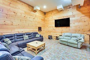 Expansive Sky Valley Lodge w/ Mountain Views!