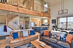 Modern Mountain Loft w/ Views - 1 Mi to Downtown!