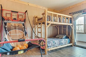 Pool, Hot Tub & Mountain Views: Cleveland Cabin