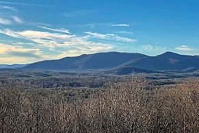 Pool, Hot Tub & Mountain Views: Cleveland Cabin