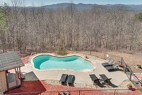 Pool, Hot Tub & Mountain Views: Cleveland Cabin