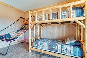 Pool, Hot Tub & Mountain Views: Cleveland Cabin