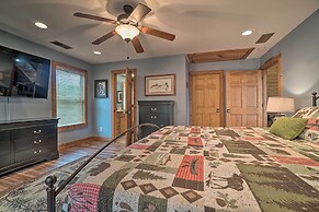 Mountain-view Cabin w/ Hot Tub, Near Lake Chatuge!