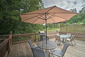 Mountain-view Cabin w/ Hot Tub, Near Lake Chatuge!