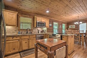 Mountain-view Cabin w/ Hot Tub, Near Lake Chatuge!