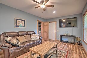 Mountain-view Cabin w/ Hot Tub, Near Lake Chatuge!