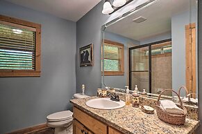 Mountain-view Cabin w/ Hot Tub, Near Lake Chatuge!