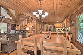 Mountain-view Cabin w/ Hot Tub, Near Lake Chatuge!