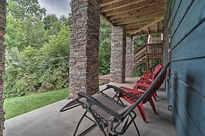 Mountain-view Cabin w/ Hot Tub, Near Lake Chatuge!