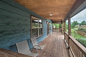 Mountain-view Cabin w/ Hot Tub, Near Lake Chatuge!