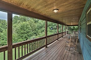 Mountain-view Cabin w/ Hot Tub, Near Lake Chatuge!