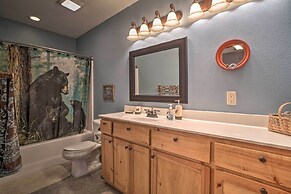 Mountain-view Cabin w/ Hot Tub, Near Lake Chatuge!