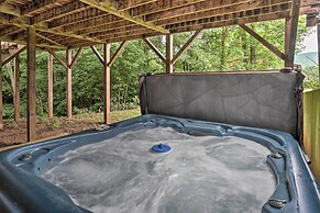 Mountain-view Cabin w/ Hot Tub, Near Lake Chatuge!