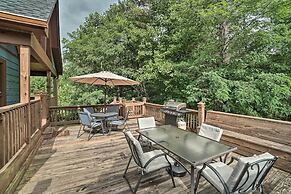 Mountain-view Cabin w/ Hot Tub, Near Lake Chatuge!