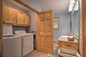 Mountain-view Cabin w/ Hot Tub, Near Lake Chatuge!