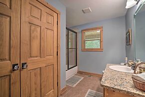 Mountain-view Cabin w/ Hot Tub, Near Lake Chatuge!