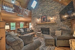 Mountain-view Cabin w/ Hot Tub, Near Lake Chatuge!