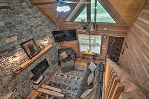 Mountain-view Cabin w/ Hot Tub, Near Lake Chatuge!