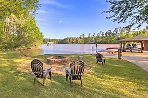 Chic Lake Sinclair Retreat With Dock & Hot Tub!