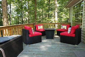 Luxe Lake Hartwell Waterfront Getaway w/ Fire Pit!