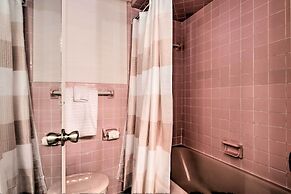 Ocean Springs Home - Walk to Beach & Downtown!